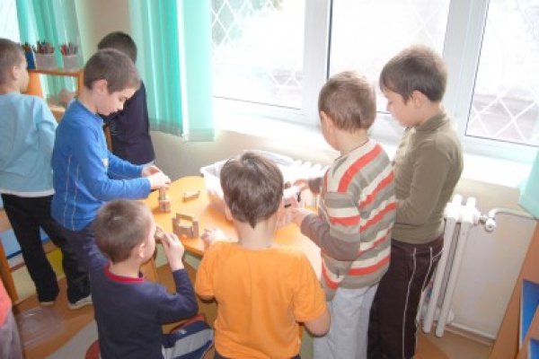 Ministerul Educaţiei a angajat firme susţinute politic din Oltenia să construiască grădiniţe în toată ţara